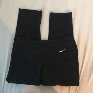 Nike women’s black cropped leggings